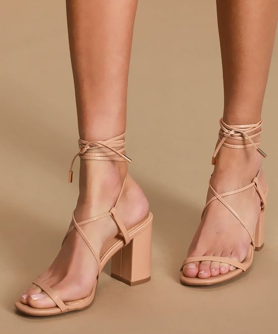 Tendencia de colores nude para pedicura